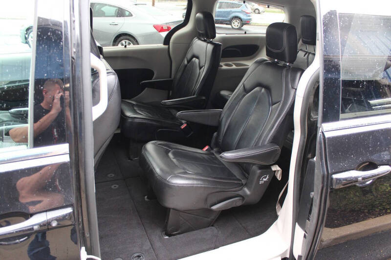 2022 Chrysler Pacifica Touring L