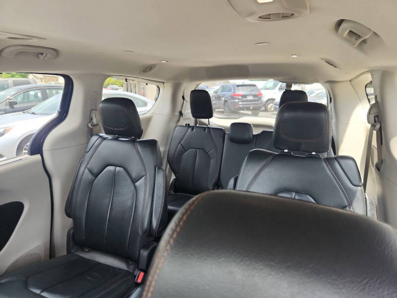 2017 Chrysler Pacifica Touring-L Plus