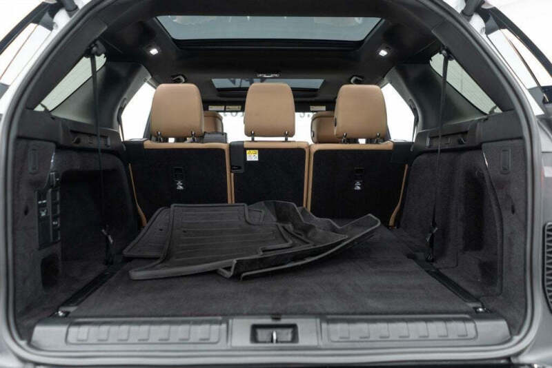 2024 Land Rover Discovery P300 Dynamic SE