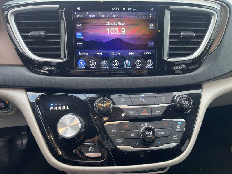 2017 Chrysler Pacifica Touring-L