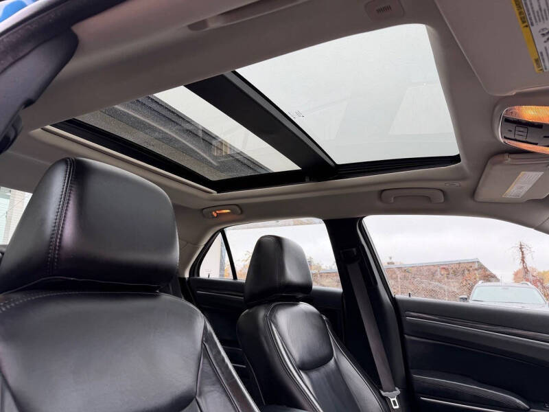 2022 Chrysler 300 Touring L