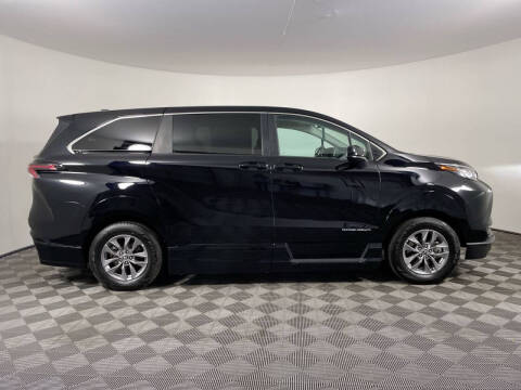 2023 Toyota Sienna LE 8-Passenger