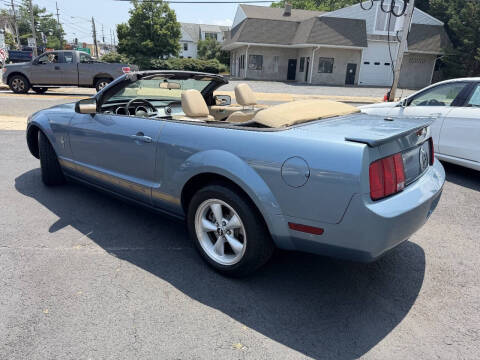 2007 Ford Mustang V6 Deluxe