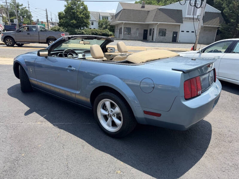2007 Ford Mustang V6 Deluxe