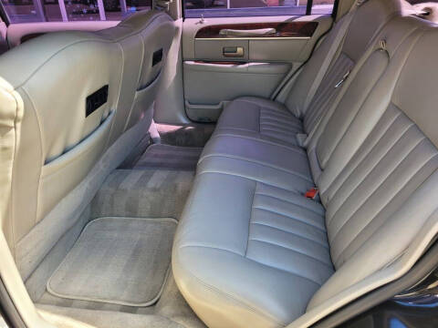 2003 Lincoln Town Car Executive