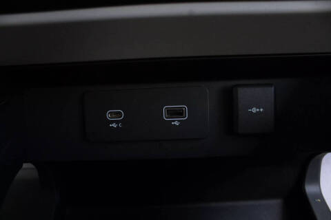 2020 Land Rover Defender 110 SE