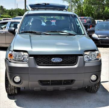 2007 Ford Escape for sale at PINNACLE ROAD AUTOMOTIVE LLC in Moraine OH