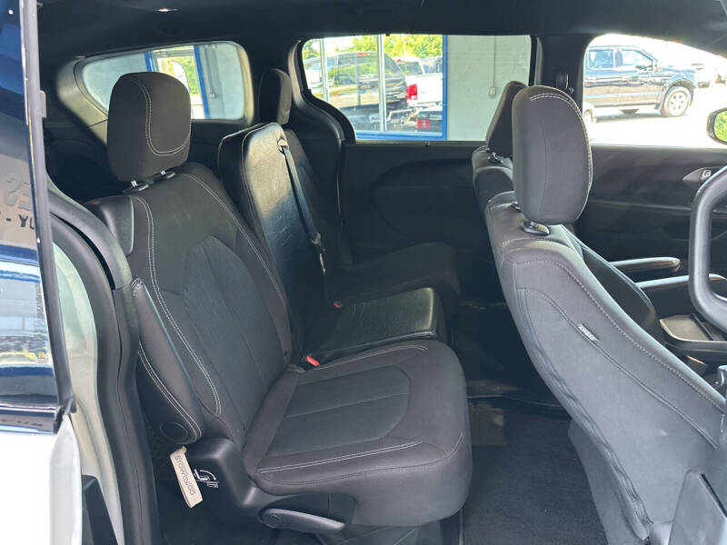 2024 Chrysler Pacifica Touring