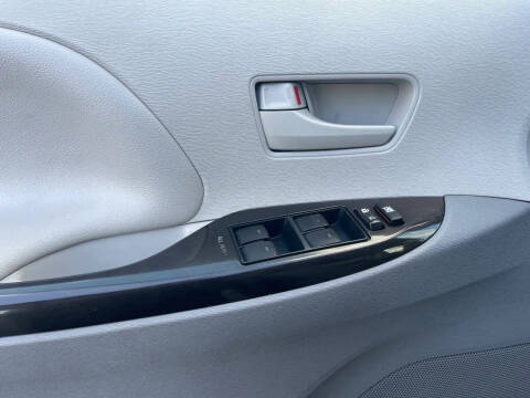 2014 Toyota Sienna LE 7-Passenger