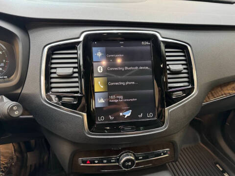 2016 Volvo XC90 T6 Momentum