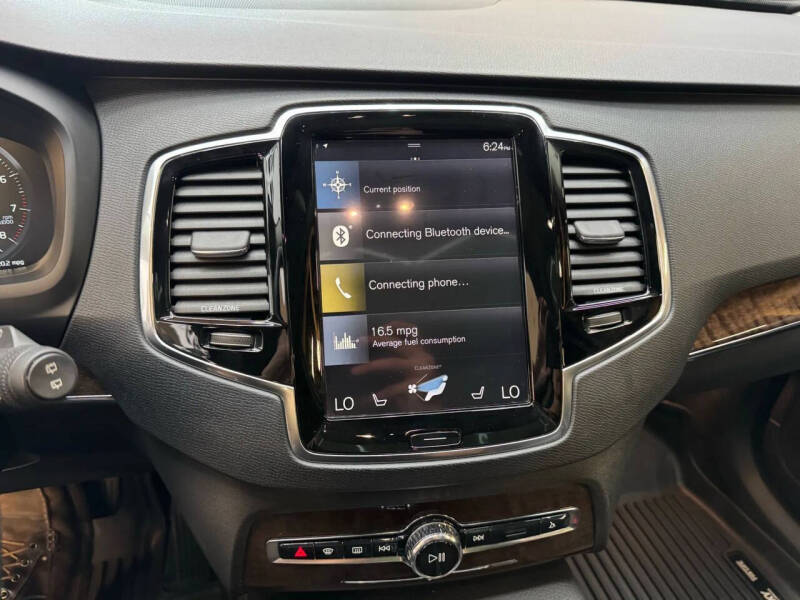 2016 Volvo XC90 T6 Momentum