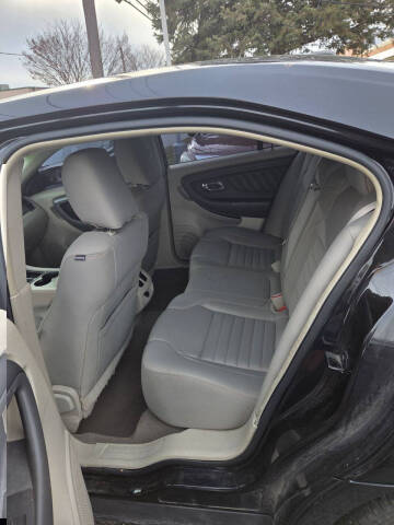 2011 Ford Taurus SE