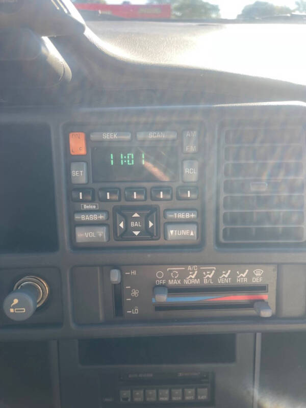 1993 Pontiac Sunbird SE