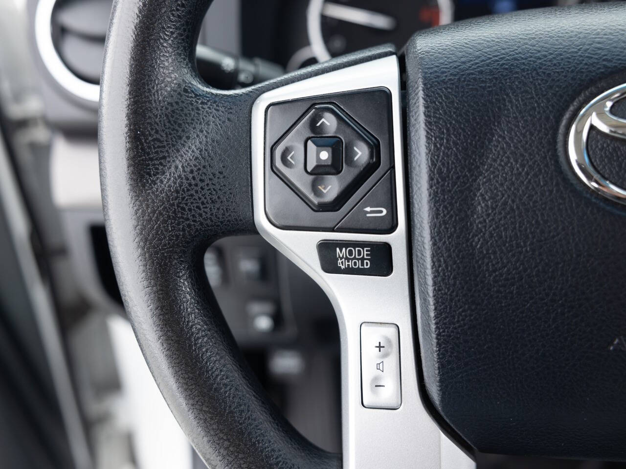 Used Car 2017 Toyota Tundra  Sr5 4x4 4dr Crewmax Cab Pickup Sb (5.7l V8 Ffv) For Sale Under $30,000 In Coal City, Illinois