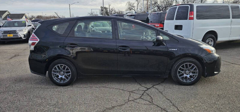 2015 Toyota Prius v Three