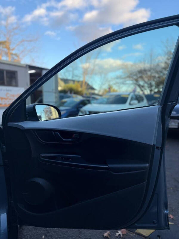 2021 Hyundai Kona SEL Plus