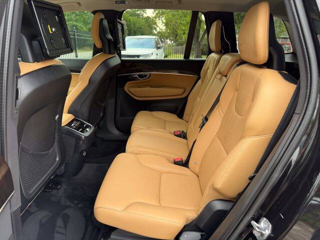 2016 Volvo XC90 T6 Momentum