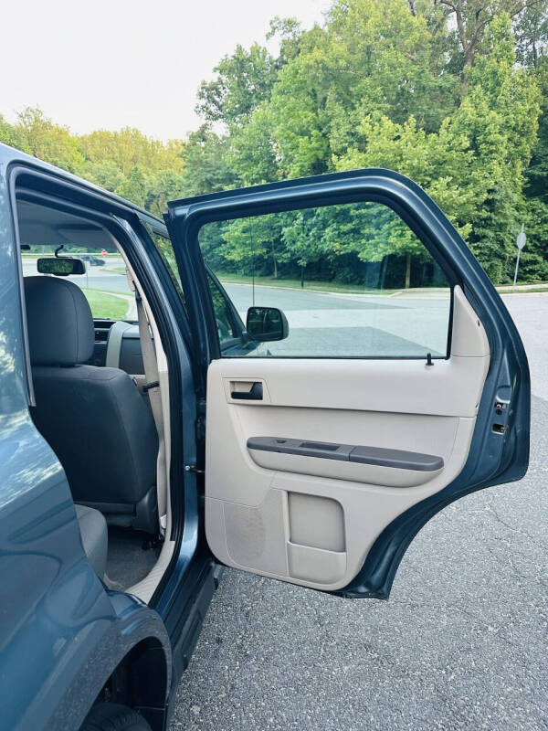 2010 Ford Escape XLS - Photo 12