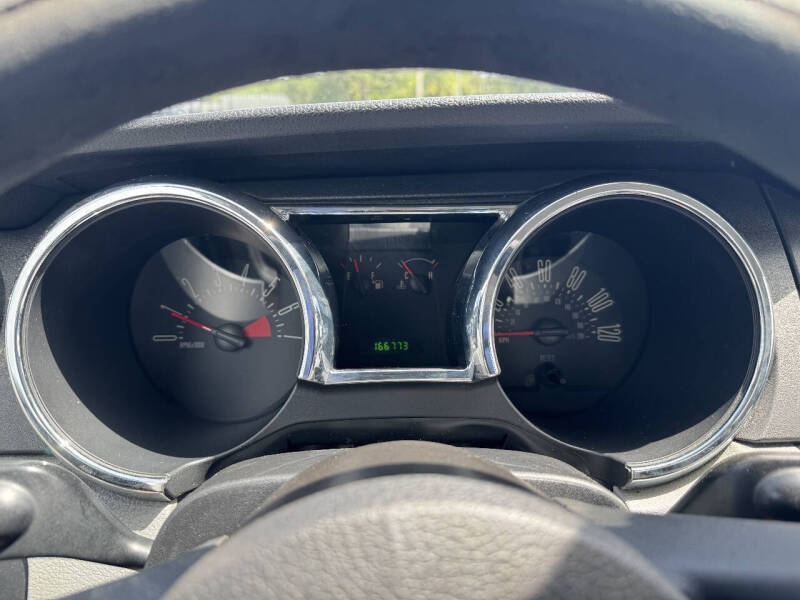 2008 Ford Mustang V6 Deluxe