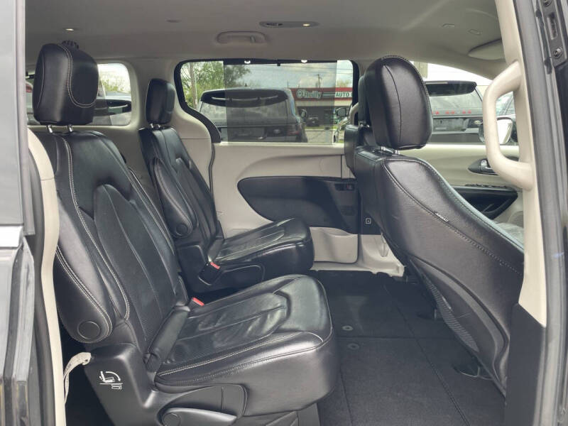 2022 Chrysler Pacifica Touring L