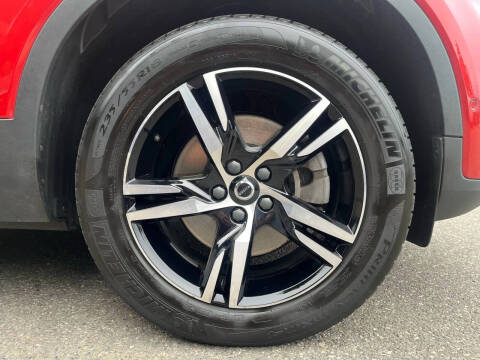 2023 Volvo XC40 B5 Plus Dark Theme