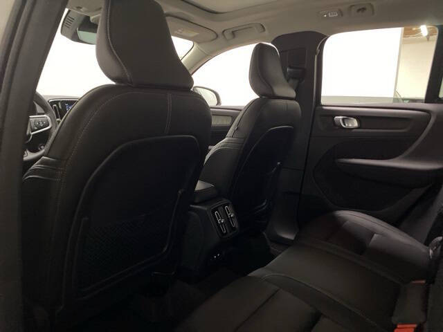 2025 Volvo XC40 B5 Plus Bright Theme