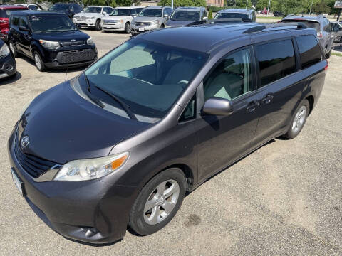 2013 Toyota Sienna LE 7-Passenger Auto Access Seat
