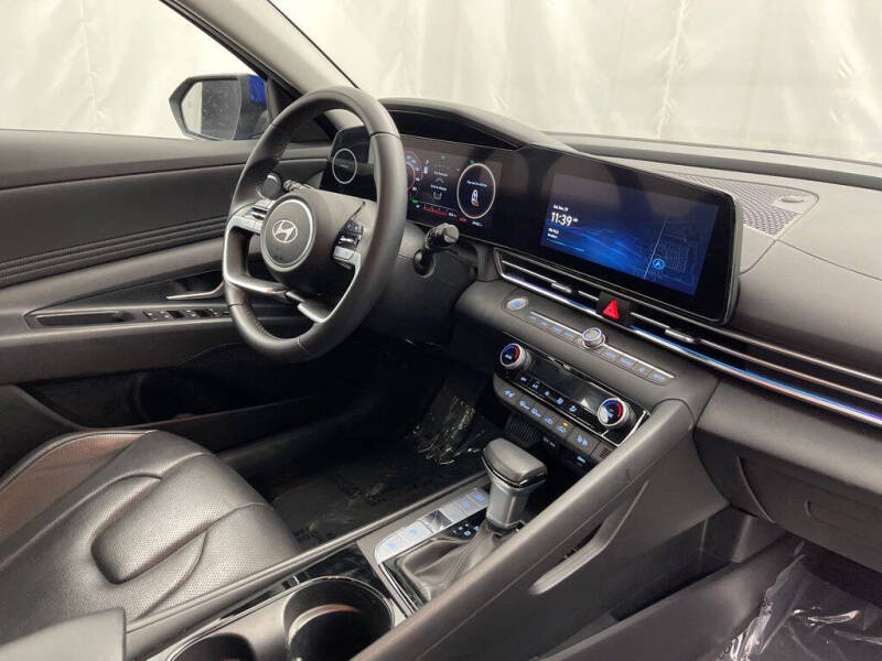 2025 Hyundai Elantra Hybrid Limited