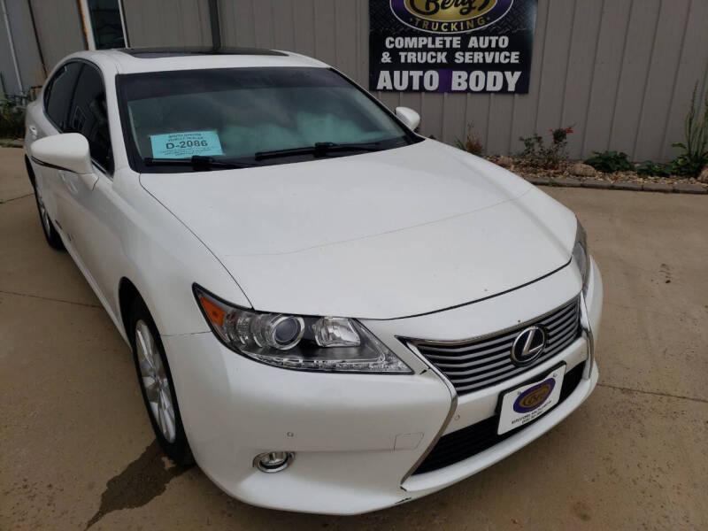 2014 Lexus ES 300h's photo
