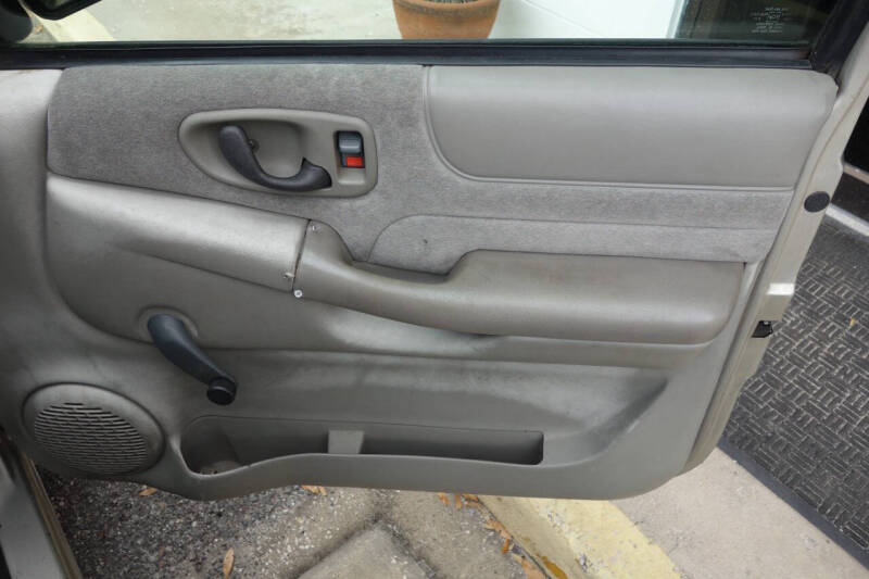 2000 Chevrolet S-10 LS