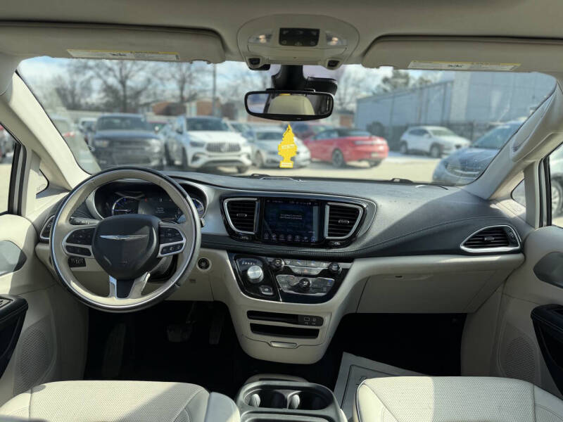 2017 Chrysler Pacifica Hybrid Platinum
