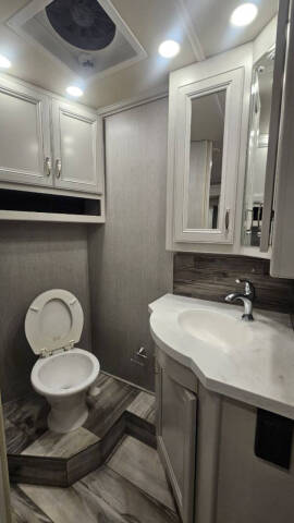 2022 Holiday Rambler Endeavor 38K?