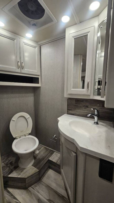 2022 Holiday Rambler Endeavor 38K?