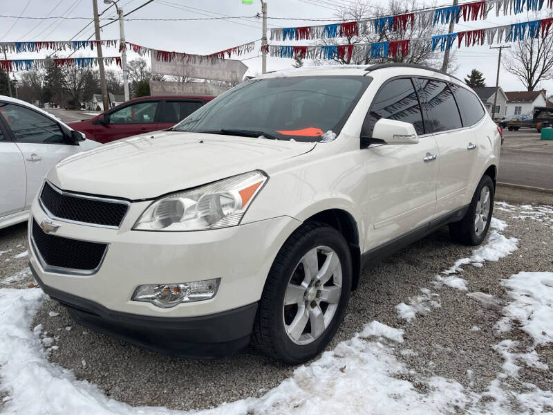 2012 Chevrolet Traverse 1LT photo 2