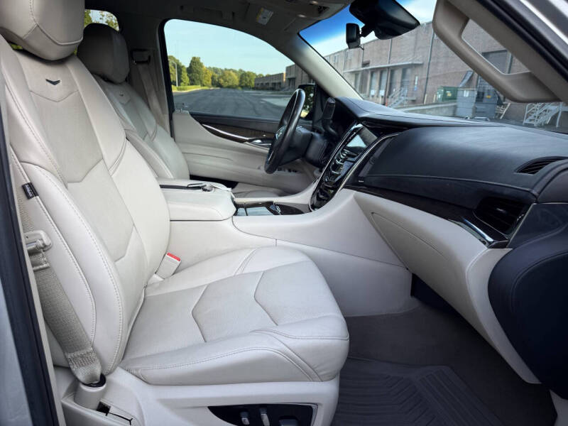 2018 Cadillac Escalade Luxury