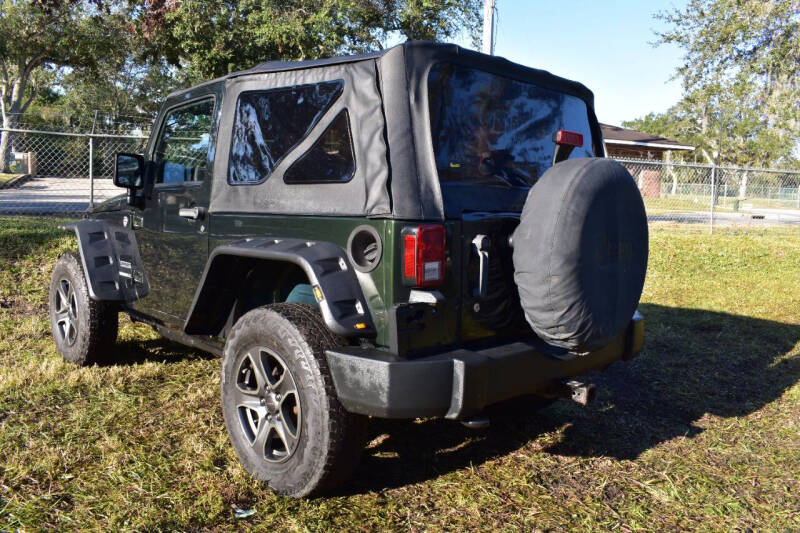 2011 Jeep Wrangler null photo 3