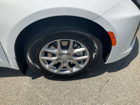 2027 Chrysler Pacifica Select
