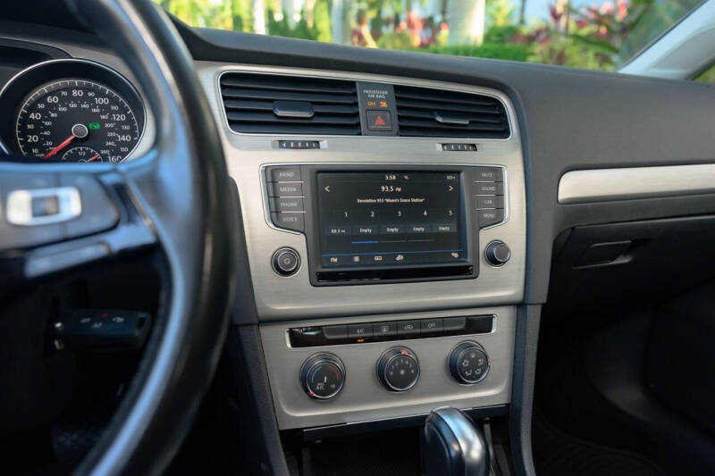 2017 Volkswagen Golf TSI S