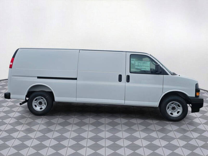 2025 Chevrolet Express 2500