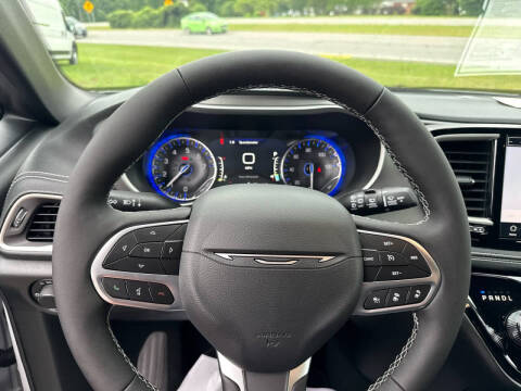 2027 Chrysler Pacifica Select