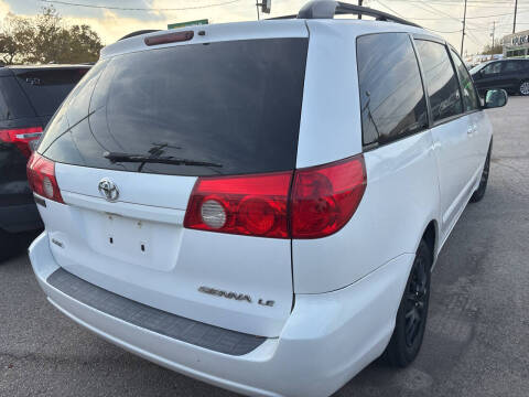 2009 Toyota Sienna LE 7-Passenger