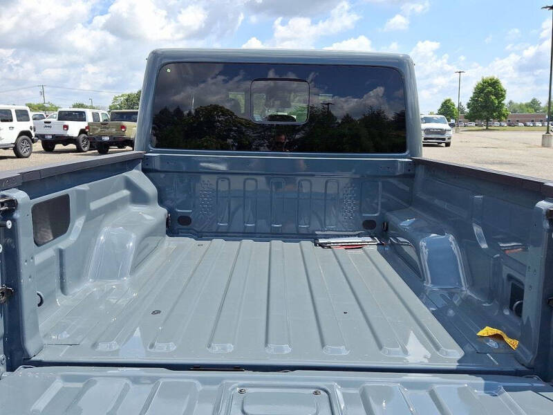 2025 Jeep Gladiator Sport