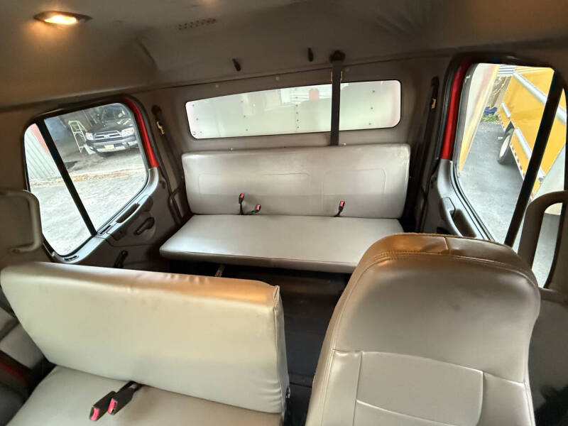 2017 Freightliner M2 106