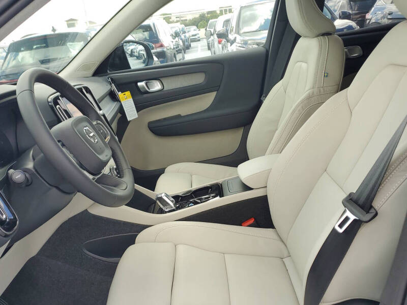 2026 Volvo XC40 B4 Plus