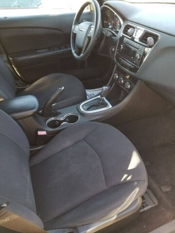 2014 Chrysler 200 LX