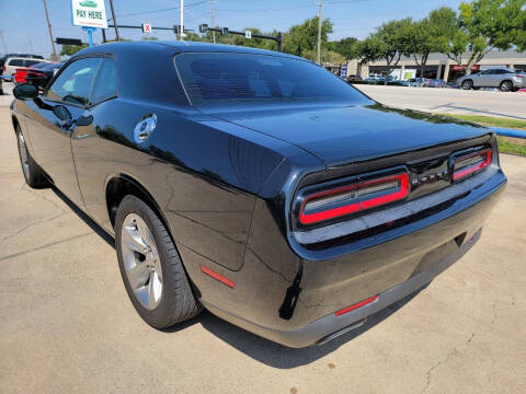 2017 Dodge Challenger SXT Plus