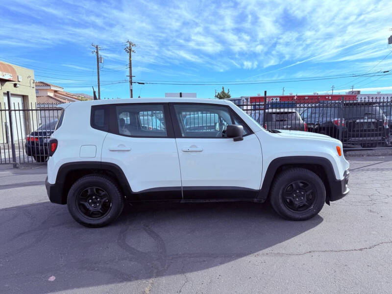 2017 Jeep Renegade Sport photo 5