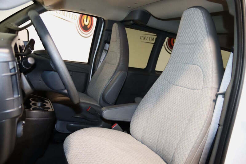 2025 Chevrolet Express LT 3500