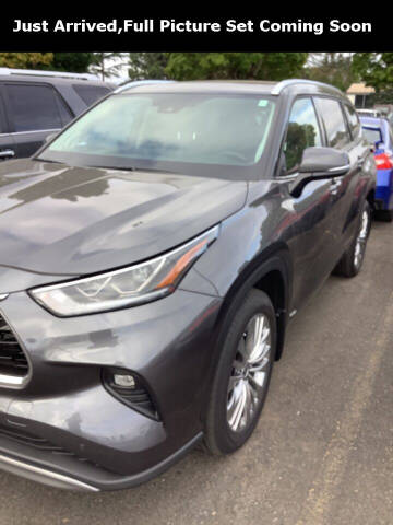 2022 Toyota Highlander Hybrid for sale at Royal Moore Custom Finance in Hillsboro OR