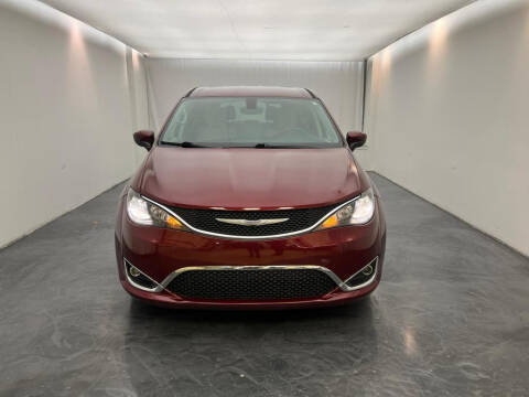 2017 Chrysler Pacifica for sale at Roman's Auto Sales in Warren MI